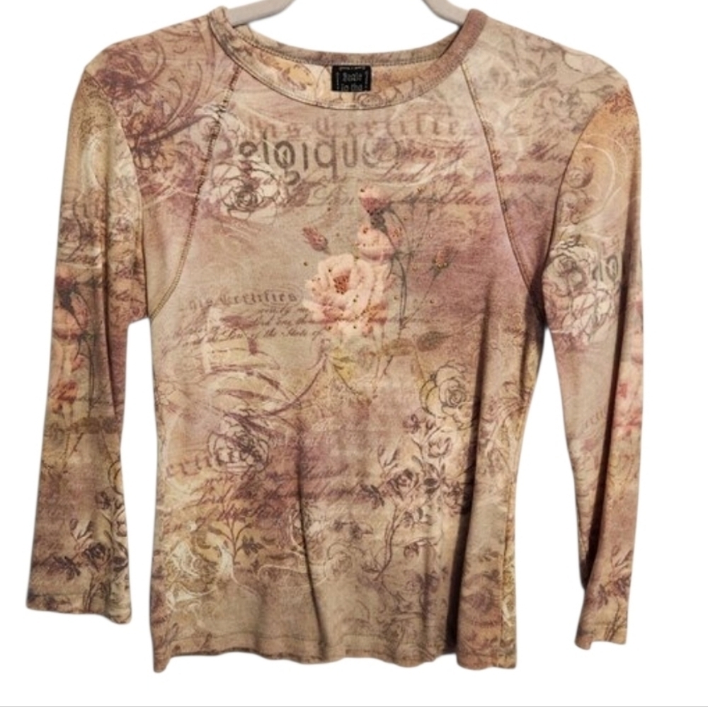 Susie In The City | Vintage-Inspired Floral Script Long Sleeve Top (Size Medium)